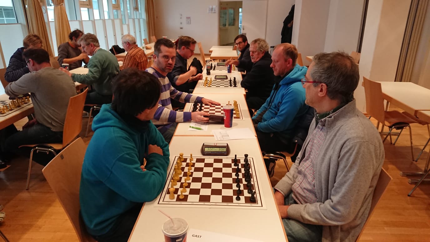 Anspannung vor dem Duell bei BvK 1 (links)